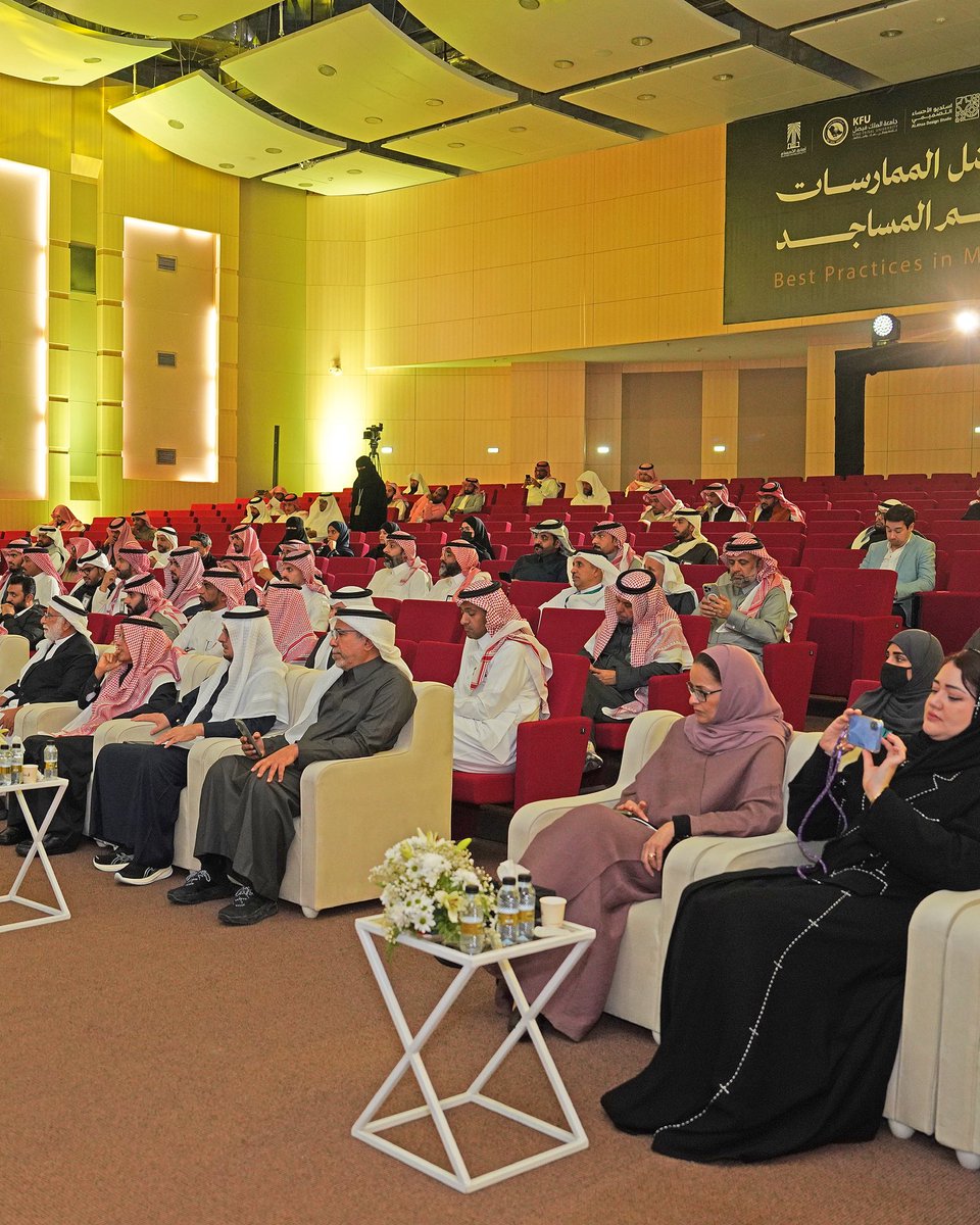 ضمن فعاليات منتدى أفضل الممارسات في تصميم المساجد، الذي نظمته جمعية محاريب بالتعاون مع جائزة عبداللطيف الفوزان لعمارة المساجد، أكد البروفيسور مشاري النعيم في تصريحٍ له أن المسجد في أوروبا يؤدي دورًا يتجاوز كونه مكانًا لأداء الشعائر الدينية، إذ يمثل دعوة صامتة تعكس القيم الإسلامية