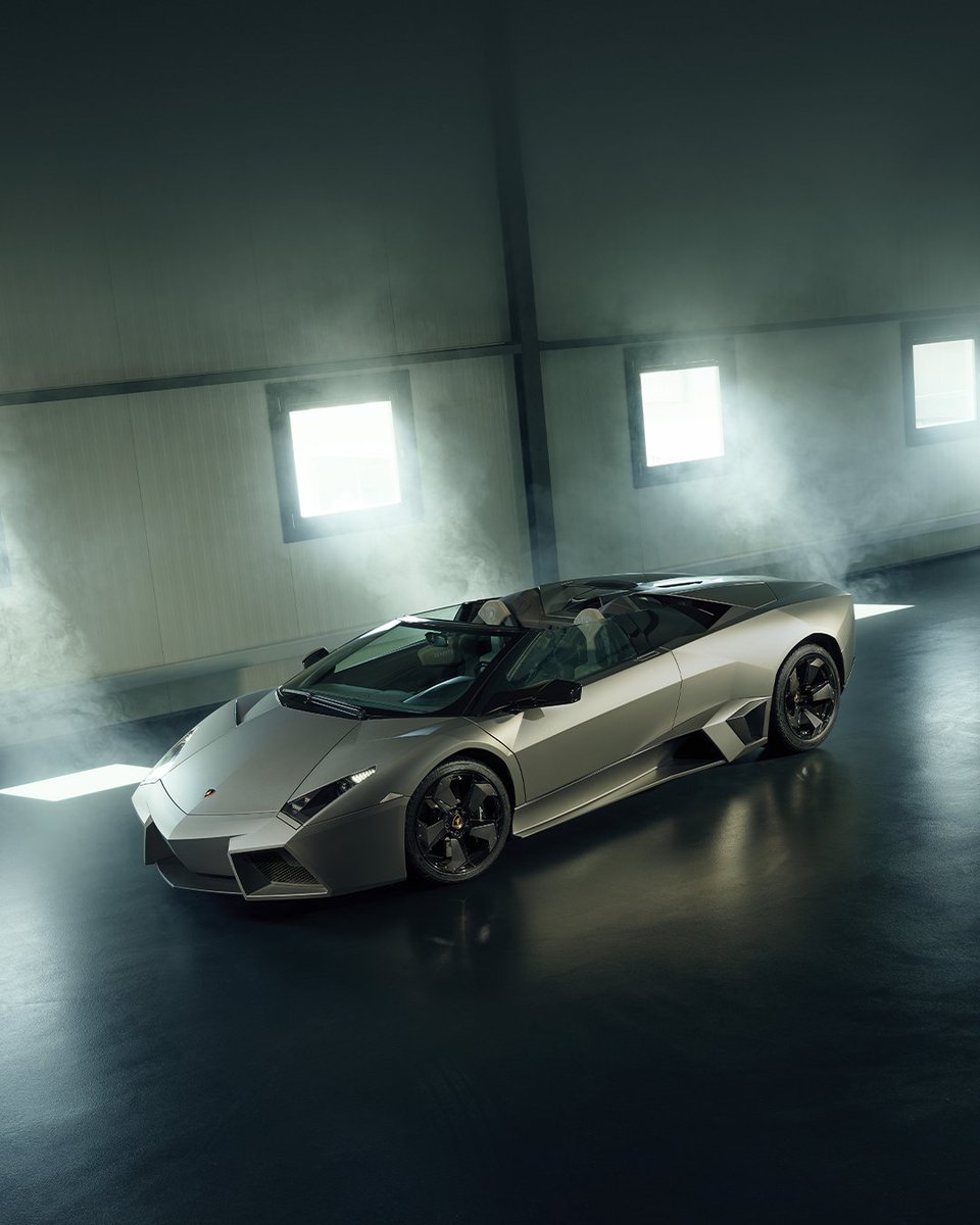 DreamClassicCar's tweet photo. Lamborghini Reventón  🦇

• 6.5L V12 naturally aspirated
• 650 hp | 660 Nm torque
• 0–100 km/h: 3.4s
• Top speed: 340 km/h
• Carbon-fiber body inspired by fighter jets
• Ultra-limited: 20 Coupés worldwide https://t.co/ldCmh70UGx