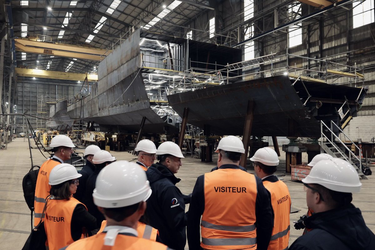 Bečić: Po prvi put smo kročili na palubu crnogorskog broda „Petar I Njegoš”, u francuskom brodogradilištu KERSHIP.

Funkcije su prolazne, ali ono što uradite za svoju državu ostaje, kao pečat odgovornosti prema njenoj budućnosti. 🙏🏼