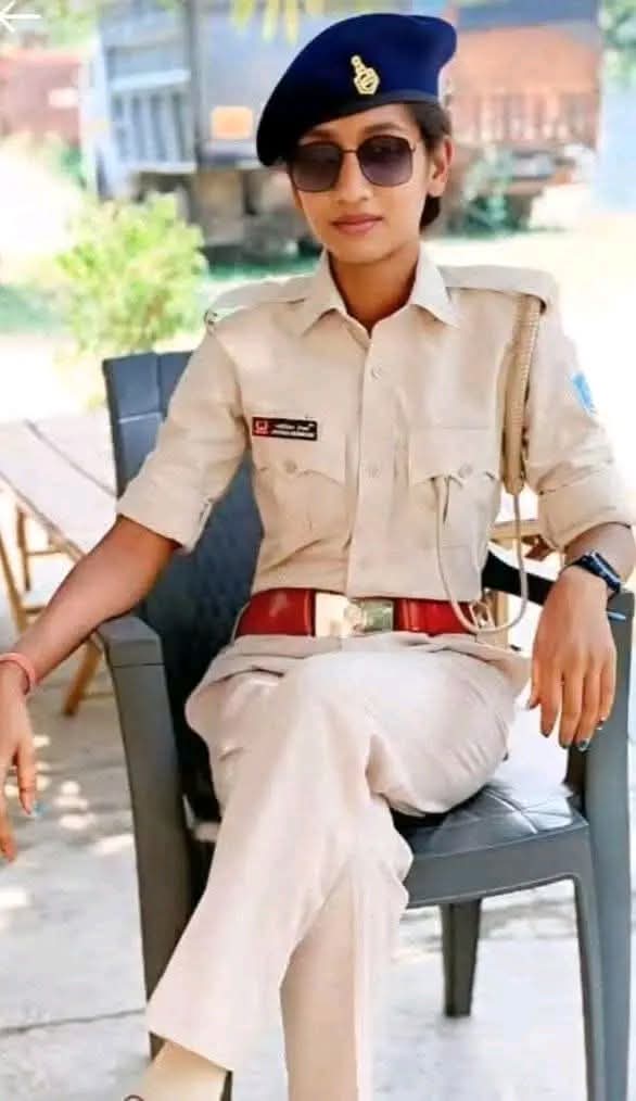 KoraNitish's tweet photo. दुबारा जन्म मिले तो प्यार जरा सोच समझ कर करना मैडम , हर किसी को अधूरा इश्क रास नहीं आता ...👍
#RIP 💐 https://t.co/0LuRhXhHSn