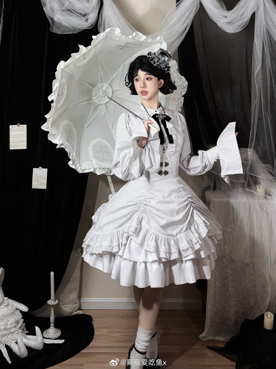 新作シリーズ Point Manor3.0は、モノトーンストライプと重ねたフリル