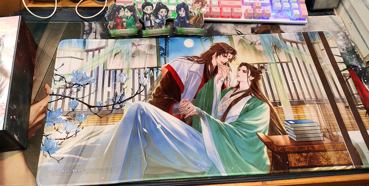 littlejune_p's tweet image. ทุกคนของจริงสวยมากกกกกกก😭 🧎
Box Set #ตัวร้ายอย่างข้าจะหนีเอาตัวรอดยังไงดี สวยงามสมกับที่รอคอยเลย
แผ่นรองเมาส์ก็สวย สแตนดี้จิบิโคตรน่ารัก 🥹💞 ชอบมากกกกกกกกก 
#กองดองของจูนจัง