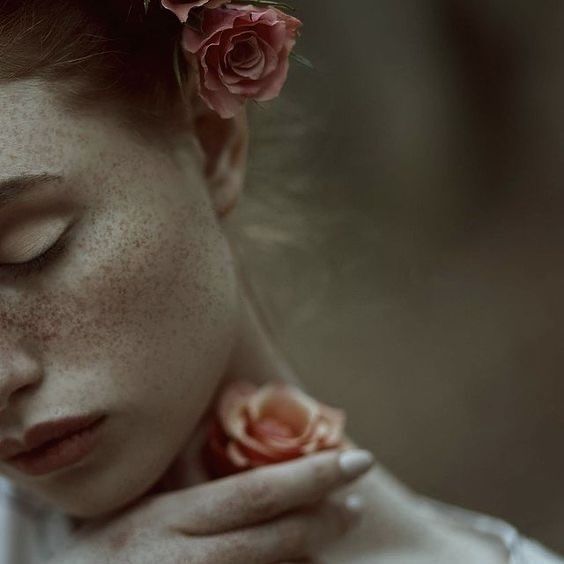 Muta la verità che ricevette il suo sguardo 
quel vedere limpido
assunto al benessere 

Mirato a espellere radici appassite 
appartenere nel prodigo di un poi messaggero

Si arrese beo al crinale esordiente, il più intriso
il fraseggio protetto
un fiore conservato 
_
#ilMessaggio