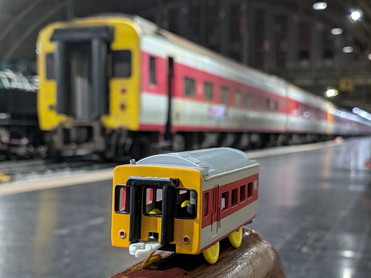 超レア 鉄道レール 本物です!!長さ約30cm 鉄オタさん必見です レール輸送車 「ロンチキ」 走行シーン (チキ5500形など) JR九州・日鉄