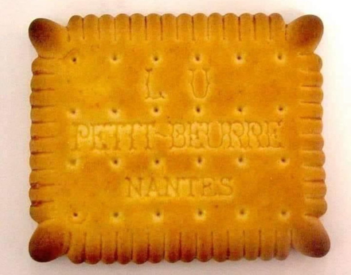 Ήξερες ότι:

Οι 4 γωνιές του πτι-μπερ αντιπροσωπεύουν τις 4 εποχές του χρόνου, ενώ τα 52 «δοντάκια του» τις εβδομάδες του χρόνου 

Το μήκος του είναι 7 εκ. όσες και οι μέρες της εβδομάδας, ενώ οι 24 τρυπούλες του αντιπροσωπεύουν τις 24 ώρες της ημέρας!

youtu.be/EOFkY_4TsWY?fe…