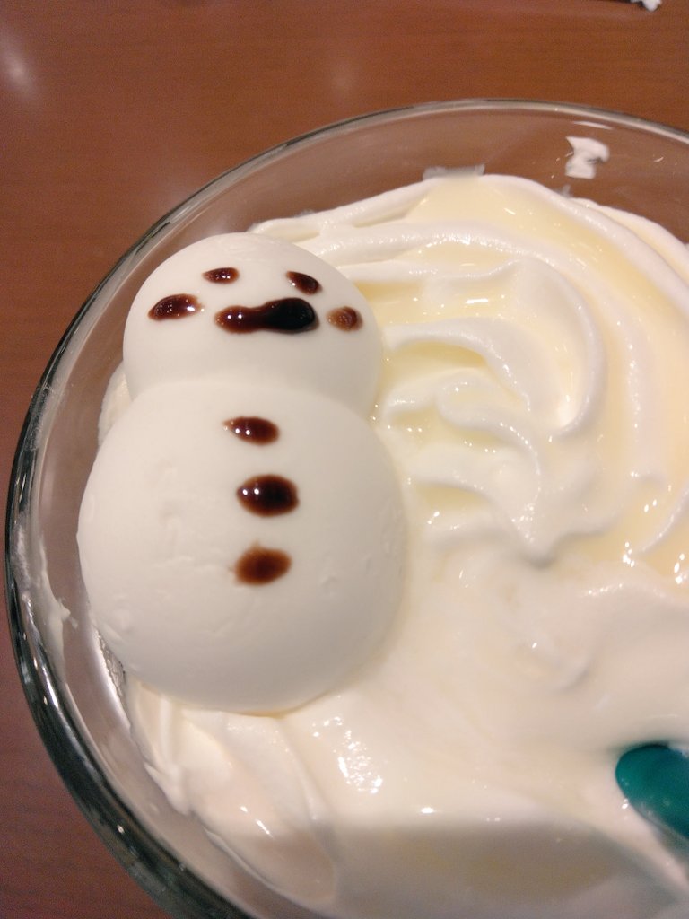 nostalgiccom's tweet photo. 待ち時間タリーズのスノーマンラテを飲んでる⛄
お店の人がせっかく可愛い⛄描いてくれたのに咳してて無反応になって申し訳ない…
なんとなくちいかわっぽくて可愛い気がする😇
レシートも可愛い

甘そうな見た目に反してちゃんと苦みもあって美味しい☕ https://t.co/8bonp77TOd