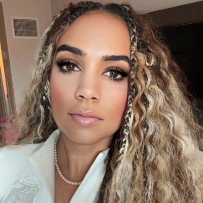 Chris Curves tweet media
