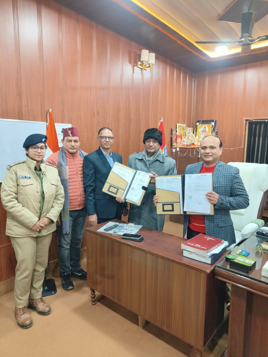 uoulive's tweet photo. जिला कारागार हरिद्वार में खुला उत्तराखंड मुक्त विश्वविद्यालय का विशेष अध्ययन केंद्र।
 इस अवसर पर उत्तराखंड मुक्त विश्वविद्यालय के कुलपति प्रो. नवीन चंद्र लोहनी, सहायक क्षेत्रीय निदेशक डॉ. बृजेश बनकोटी सहित विश्वविद्यालय एवं कारागार प्रशासन के वरिष्ठ अधिकारी उपस्थित रहे। https://t.co/weIuy6Etl4