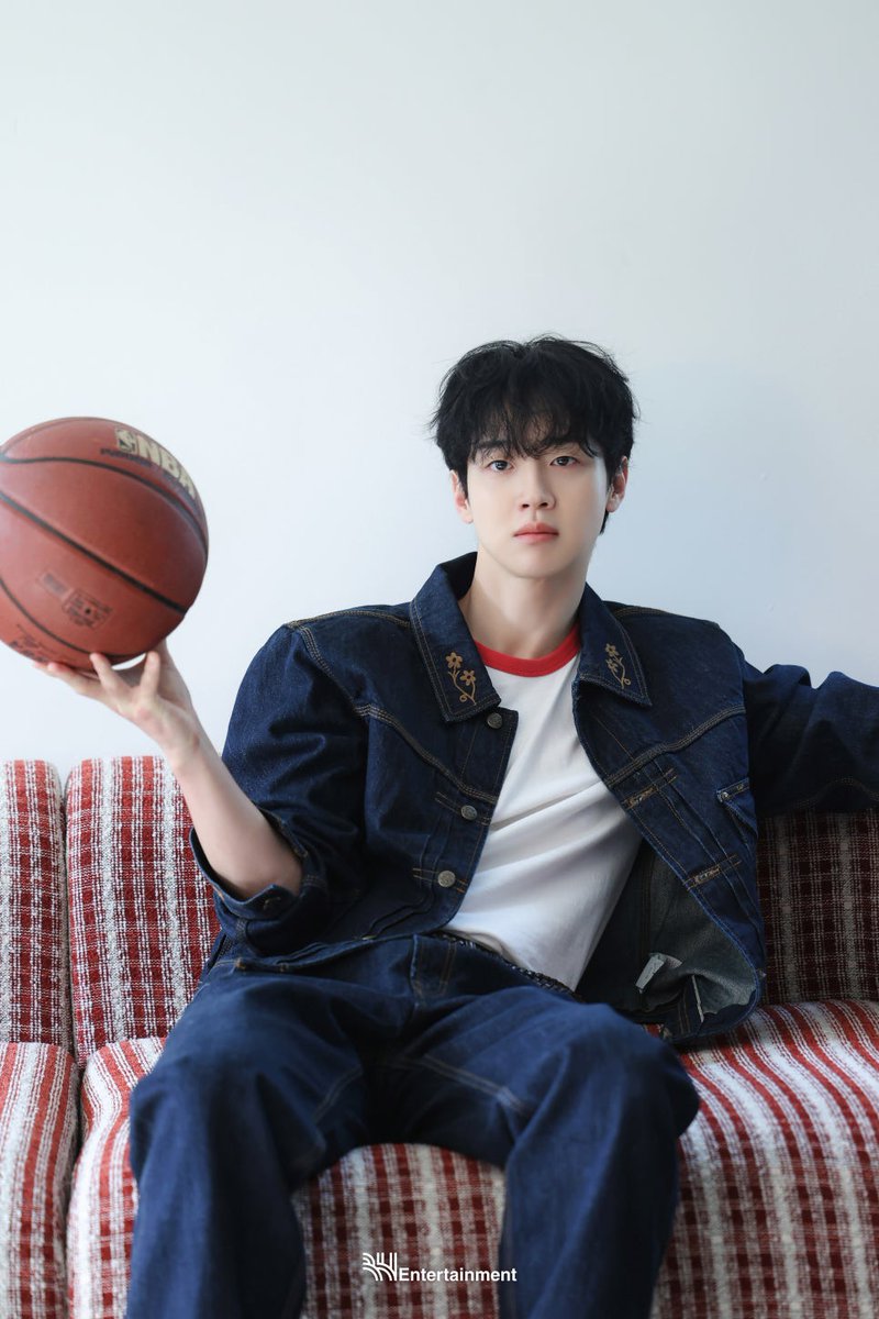 DY_Gamecompany's tweet photo. https://t.co/sr6gdxxBiG

[장동윤] COSMOPOLITAN X Centrum BHIND SHOOT https://t.co/oxz9NmYr5y
