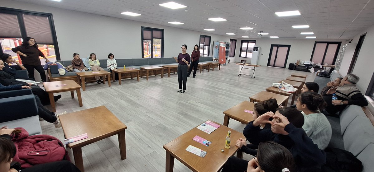 malatyayader's tweet photo. Çocuklarımızın iç dünyasına yolculuk: "Duygular ve Sınırlar" Atölyesi! 🎭✨
"Depremin Görünmeyen Çocuklarına Elbirliği ile Destek" projemiz kapsamında, MİAD Çocuk Evleri Sitesi'nde 10-14 yaş grubu kardeşlerimizle drama atölyesinde buluştuk. 🤝
@hayatsendeorgi  @tcailesosyal https://t.co/wMw2BVuwDO
