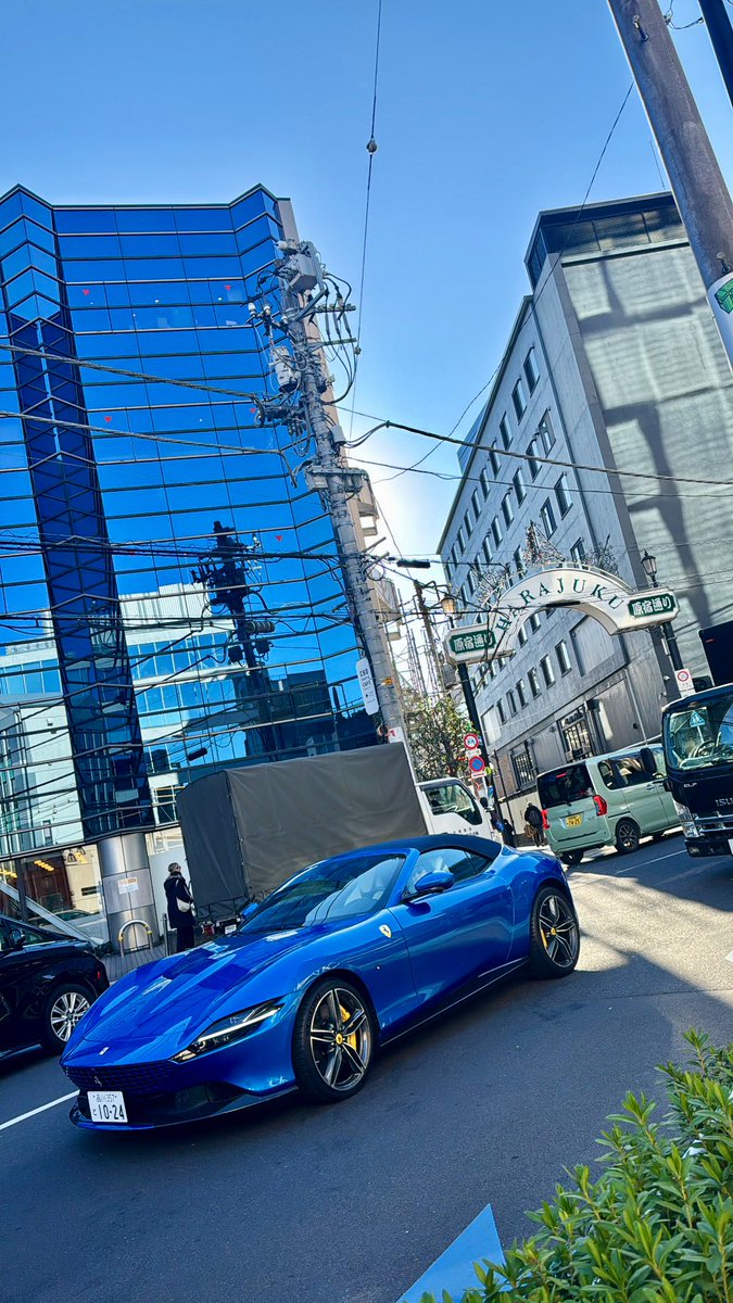 Le ciel est bleu comme une Ferrari 💙