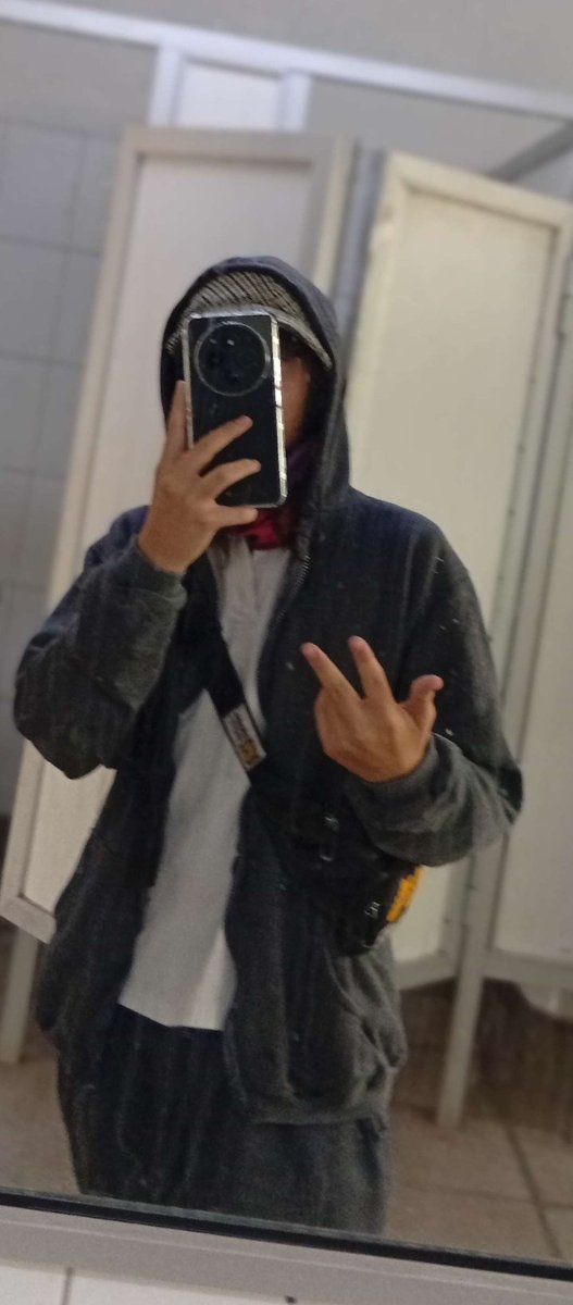 orxlend's tweet photo. Logre hackear la cuenta de una dev de friendzone floor. Luego voy a filtrar las conversaciones de su grupo de mierda. Por ahora solo vamos a filtrar la foto de mierdram. @DRAM_bruh https://t.co/mmikkcZuln