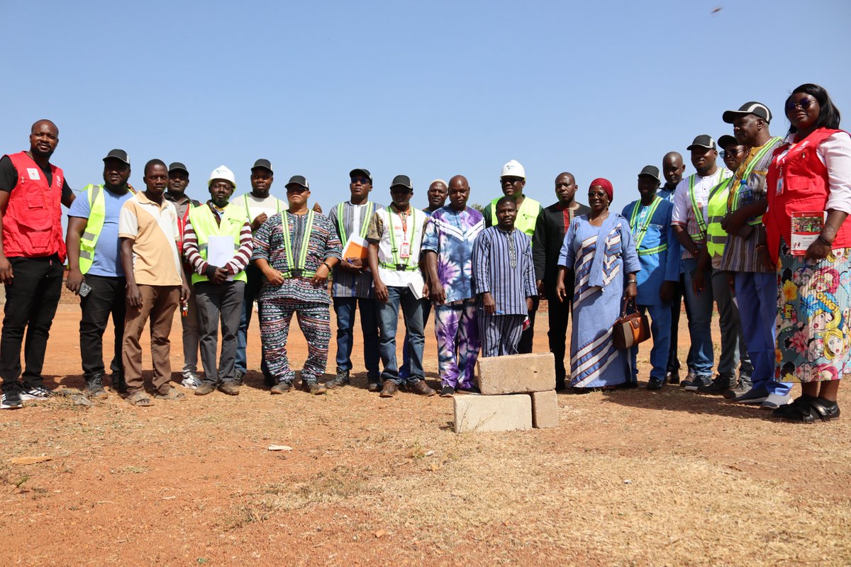 SaveChildrenBF's tweet image. Un souffle nouveau pour l’éducation dans la région des Tannounyan !
Le projet BEN KADI lance la construction de 24 salles de classe, 24 bureaux, 24 magasins et 48 latrines pour réduire la surcharge des écoles.
Objectif : offrir un cadre d’apprentissage digne aux enfants.
#BENKADI