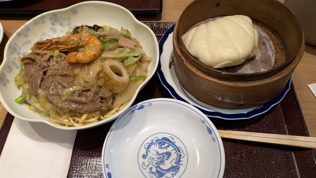 acv_mocos's tweet photo. 長崎駅の蘇州林で皿うどん太麺と角煮まん食ったし帰ります
長崎色々まわって楽しいとこじゃったよ！ https://t.co/GImBEQJReL