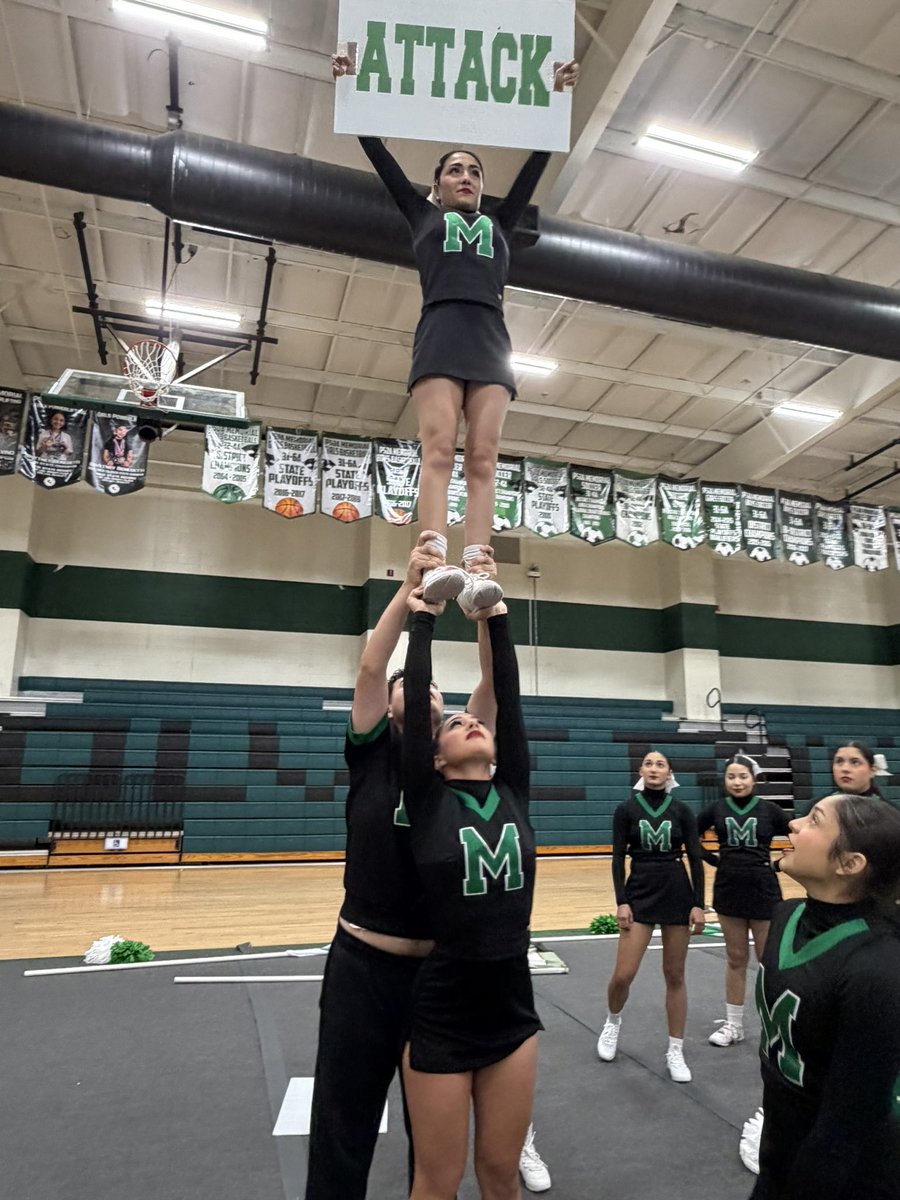 Wolverine Cheer 💚💕📣 tweet media