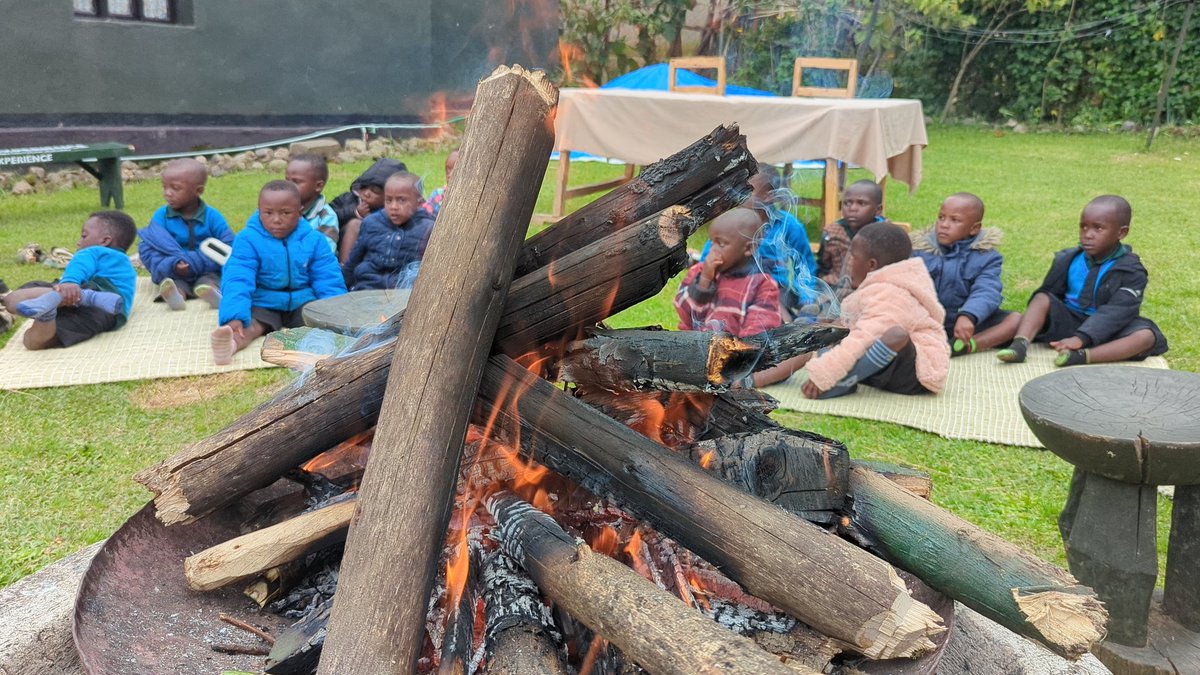 beyond_gorila's tweet photo. LET KIDS TRAVEL WHILE THEY LEARN:
Yesterday, @beyond_gorila took future tour operators from @gasurakinder on a scenic adventure around Volcanoes . Through travel and hands-on exploration, these young minds discovered the hidden beauty of their own village.

#EducationTour https://t.co/EAYqpU5B5q