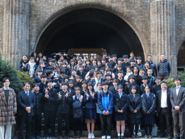 TodaiMaterial's tweet photo. 今年度も、県立千葉中学校の3年生約80名をマテリアル工学科にお迎えし、東京大学およびマテリアル工学科の魅力を紹介する講話や研究紹介を行いました。続いて、4号館を含むキャンパス見学を実施しました。 https://t.co/inTTNedxAq