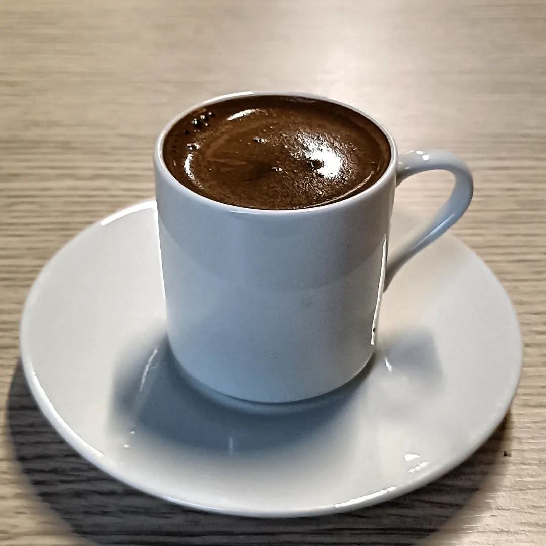 مش كل ذكرى بتستاهل انو تنعاد..
في ذكريات لازم تندفن بالايد..
في وجوه محفورة بالقلب 
بس ما لازم ترجع ..
النسيان مش خيانه
النسيان نجاة من حكاية..
كانت عم تقتلنا على مهل .. 

الصبح الك يا الله ..
افكار جهنميه مع فنجان القهوة ..

#صباح_الخير