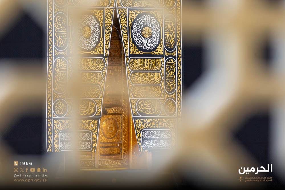 AlharamainSA's tweet photo. عظمة وإتقان على أقدس بنيان. 
#اليوم_العالمي_للغة_العربية https://t.co/BydGbuBlfw