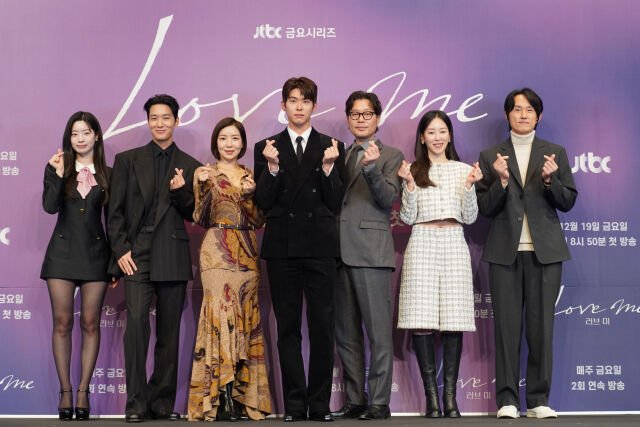 Dahyun at JTBC "Love Me" production press conference

#TWICE #트와이스 <a href="/JYPETWICE/">TWICE</a>