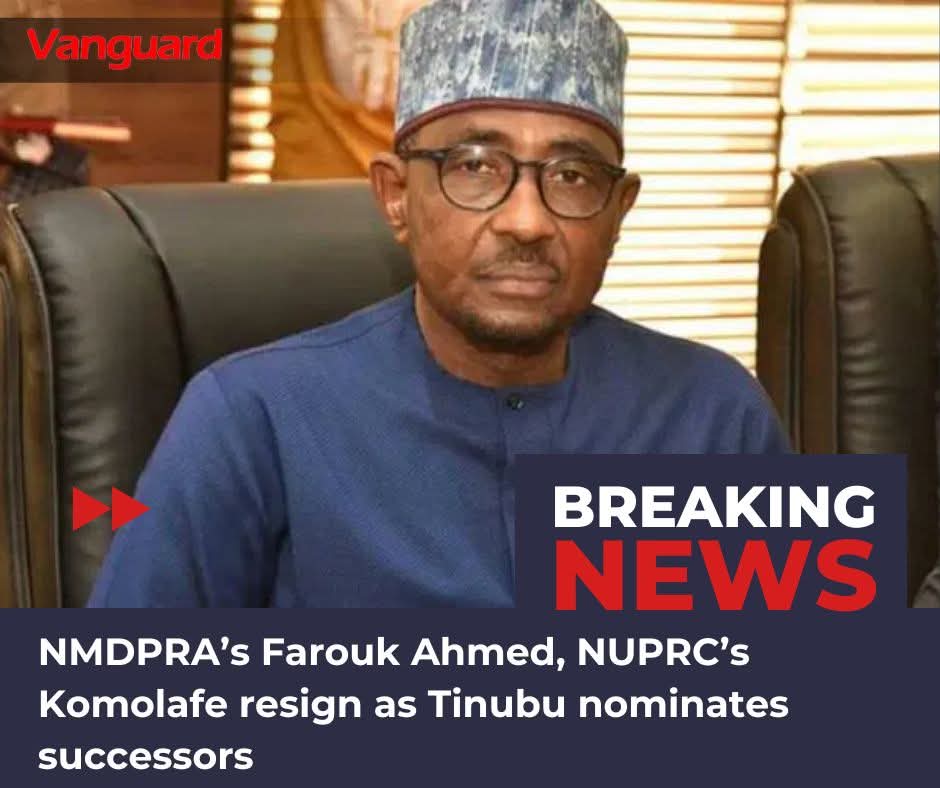 Chuks_Frederick's tweet photo. Our president is a talented HR professional,  he will just invite you for a lunch and ask you to quit your job by yourself so people won't laugh at you that you were sacked.😅

Anyways, I like the way God is fighting our battles effortlessly. 😂 #Dangote #NMDPRA #BreakingNews https://t.co/6bmXf00DP0