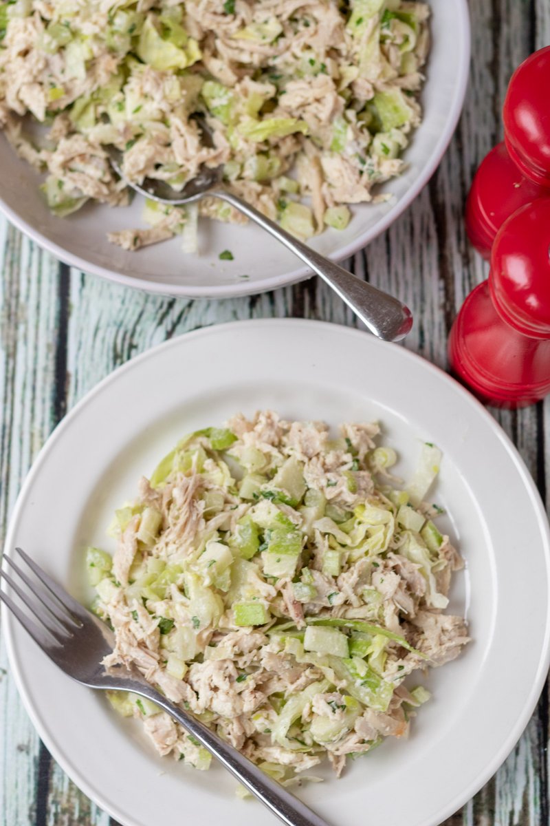 Leftover turkey salad that’s fresh, healthy and simple to make. The perfect light recipe for using up cooked turkey after the holidays. ow.ly/emYr50XLhJM