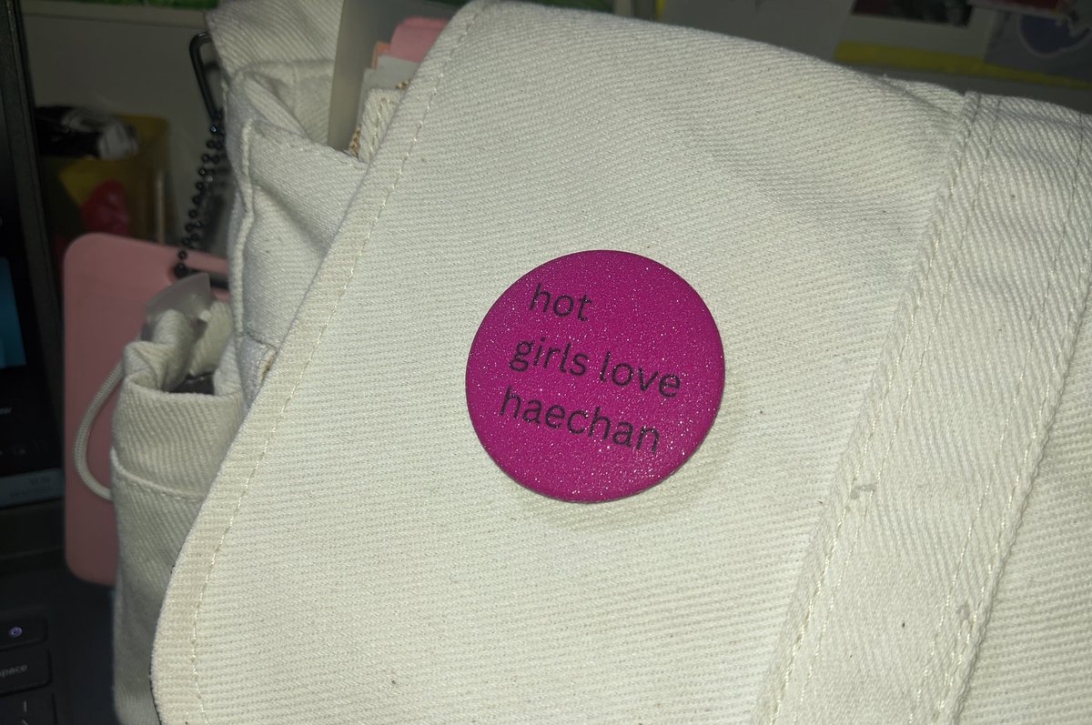 haelovyo's tweet image. freebies from @FancystuffI 💌
KAKK BAGUS BGTT pinnya, sukaaa😫💗💗 langsung aku pasang di tas aku wakakaka😋 and THANK  YOU VERY MUCHH ⭐_⭐🫰