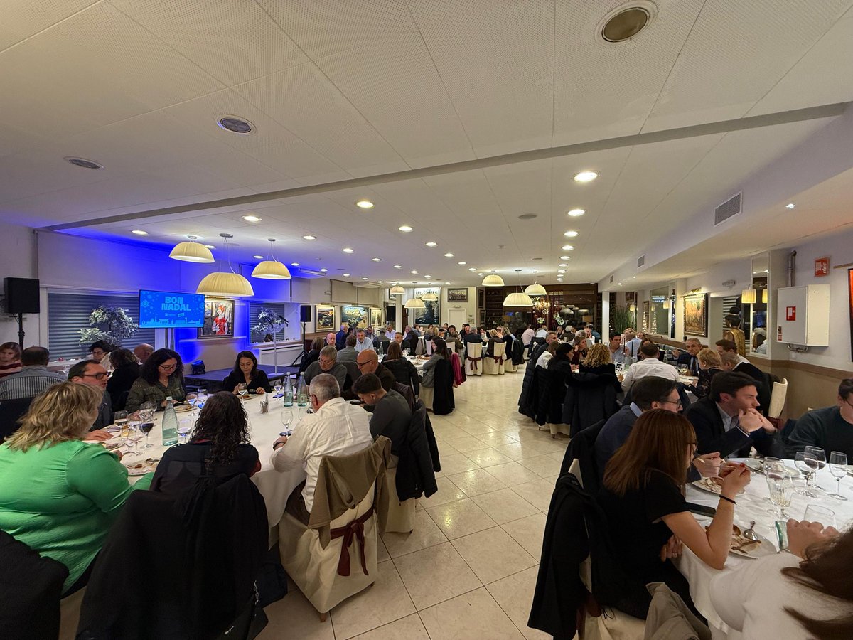 📷 Assemblea comarcal i sopar de Nadal de <a href="/JuntsAltEmporda/">Junts per Catalunya Alt Empordà 🎗️</a>, amb la presidenta de Vegueria, <a href="/mangelsplanas/">M.Àngels Planas</a>, la presidenta de <a href="/JuntsParlament/">Junts Parlament</a>, <a href="/mncsls/">Mònica Sales 🎗</a>, el diputat <a href="/Josepmcervera/">Josep Maria Cervera🎗</a>, el senador <a href="/joanbague/">Joan Bagué i Roura</a>, la presidenta comarcal, <a href="/MiriamLanero/">Míriam Lanero Carrillo</a>, alcaldes, regidors i militants.