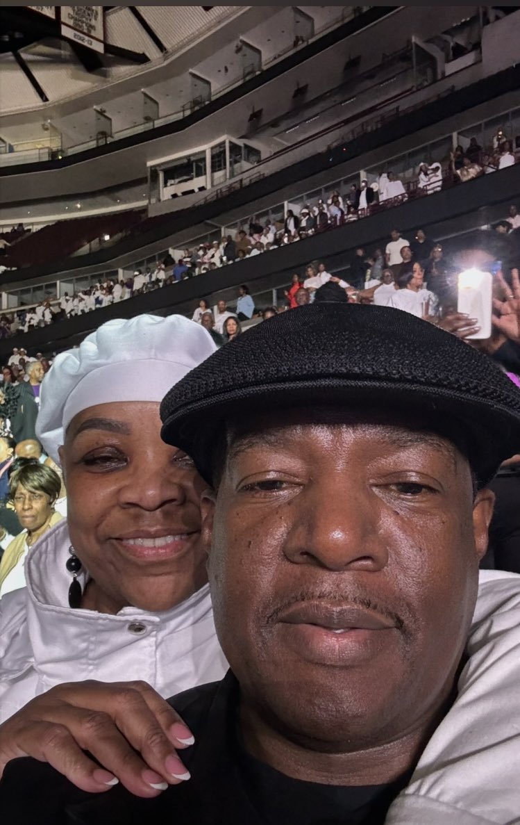 fontainedeon's tweet image. Peace. My Dear Wife &amp;amp; Best Friend—Bashari Muhammad’s Big Birthday #35!!!😄🌹😍

Can u pls Help Me? Today’s My Wife’s Big Birth Anniversary &amp;amp; she’s on 1000

Can u pls help me to wish her a Blessed BDay

She’s the love of my life &amp;amp; 1 of the most genuine &amp;amp; sincere women on the earth