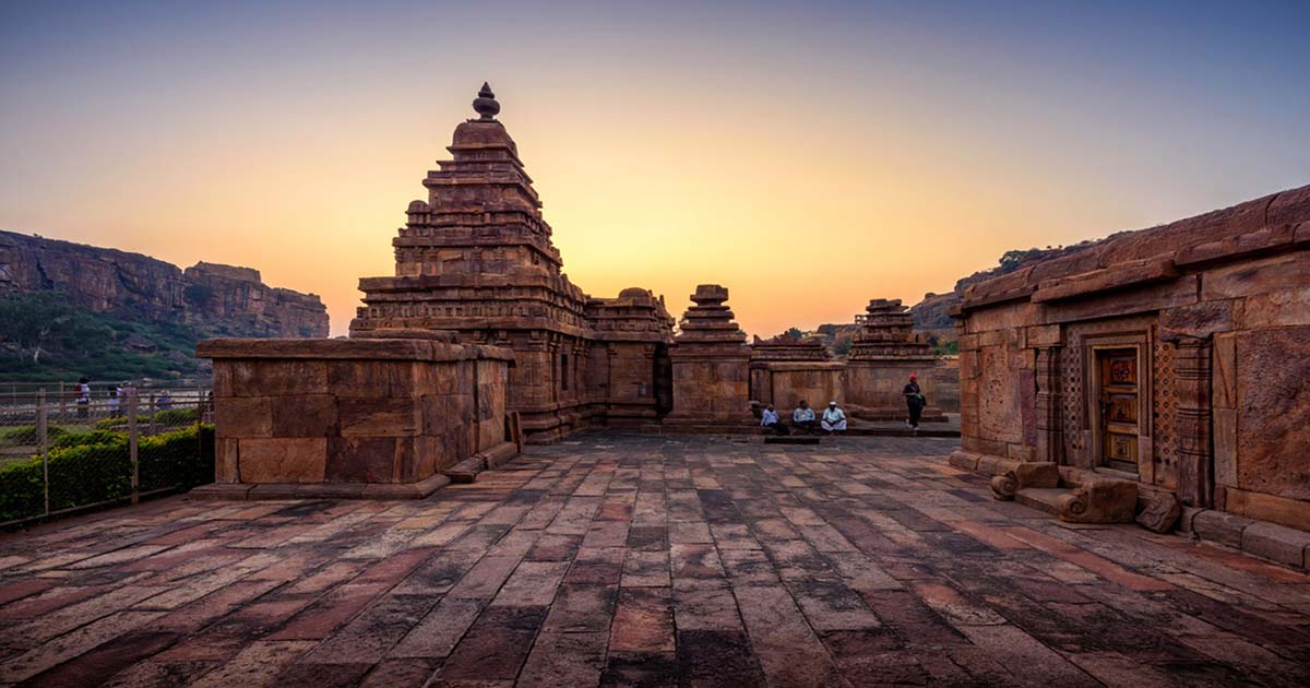 indicatoday's tweet image. In the #Vedic and classical #Sanskrit tradition, jñāna is understood not as information held by the mind but as illumination manifesting in awareness.

Engaging Pāṇinian linguistics, the three-layer model of “knowing” (prajñāna–vṛtti-jñāna–vijñāna) and the convergent vision of