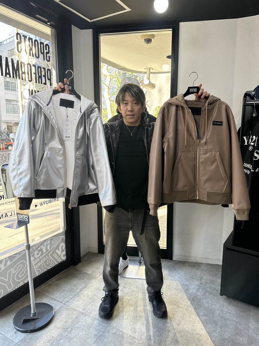 こんにちは。 靴下とパンツ以外SY32を着ている者です✨ 今日はSY32