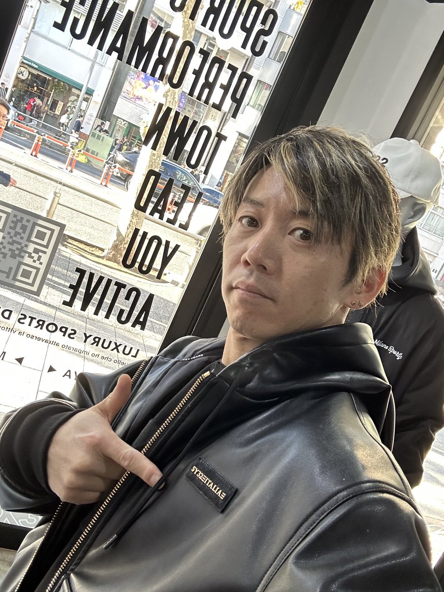 こんにちは。 靴下とパンツ以外SY32を着ている者です✨ 今日はSY32