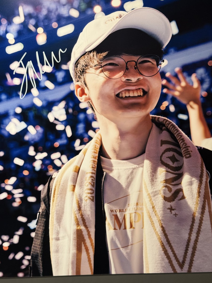 Star_cocoball's tweet photo. 정장혁 그냥 ㅁㅊ
#페이커 #Faker https://t.co/DYGgRAqowG