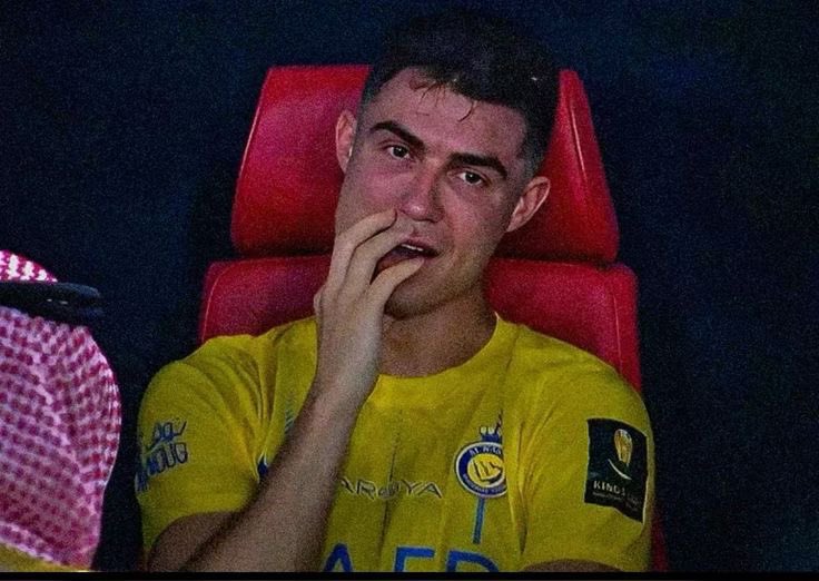 يقولون #سالم_الدوسري فاشل لانه ماحقق بطولات مع #المنتخب_السعودي 

طيب بنفس المعيار نقول #كرستيانو صفقة فاشلة لانه لم يحقق بطولات مع #النصر 

ولا معياركم ماينطبق على لاعبكم ..؟؟