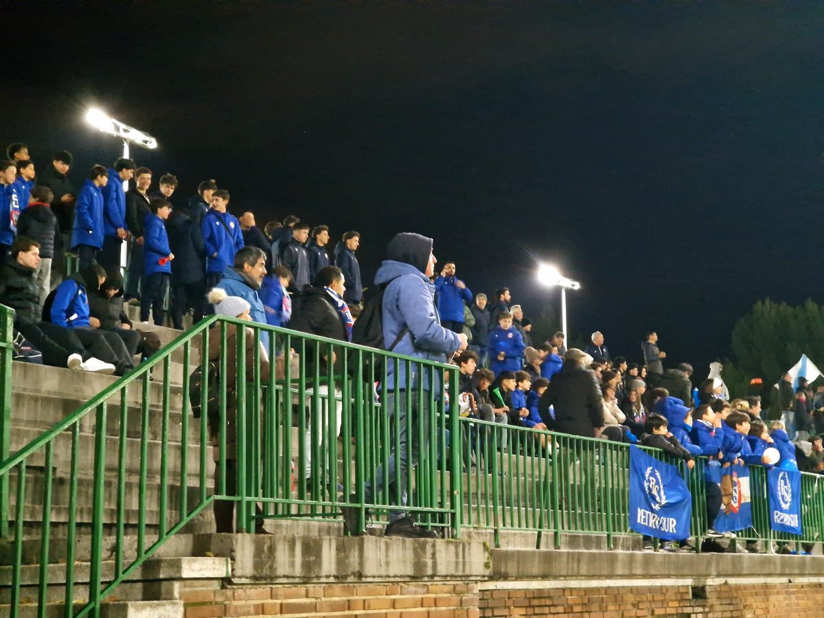 Roylovesfooty's tweet image. A match with @hugoeresmagico and @LesterEDrake on a Tuesday evening. Both Retiro Sur's and Argentino's fan base we quite vocal. Great atmosphere. #lacopamola @RFFM_oficial

🗓️ 16/12/25
⚽️ @cdretirosur - @clubargentinoES 1-2
🏟️ CDM Orcasitas
🇪🇸 Madrid
🎟️ FREE
🏆 Copa RFFM 2a ronda