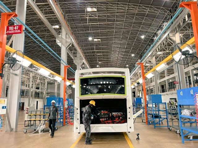 Uganda's on the move💃💃💃 Kira Motors is revolutionizing transport with buses MADE IN UG! 
#GoldenPosts #KiraMotors #MadeInUganda #UgandaInnovates