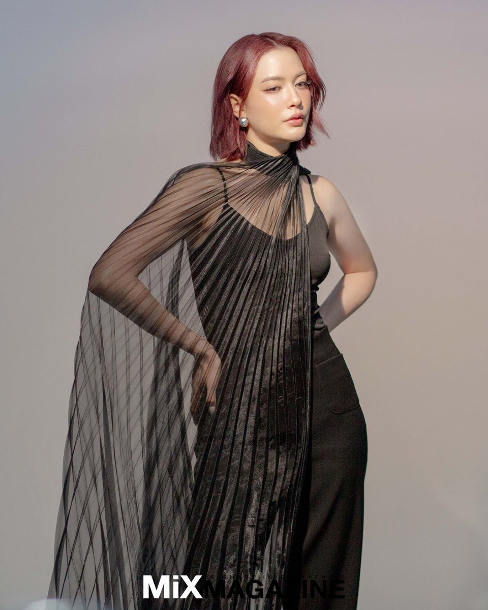 MiX MAGAZINE ประเดิมศักราชใหม่ เผยเบื้องหลังสุดเอ็กซ์คลูซีฟได้นักแสดงมากฝีมือ “จีน่า ญีนา ซาลาส” ร่วมสร้างคอนเซปต์เปี่ยมด้วยแรงบันดาลใจ ในธีม “Begin Agian ไม่มีคำว่าสายกับการเริ่มต้น” 🌤️

ประเดิมปกแรกของปี 2026 ไปกับแฟชั่นเซททรงพลังของนักแสดงสาวสวยมากฝีมือ “จีน่า ญีนา ซาลาส” ใน