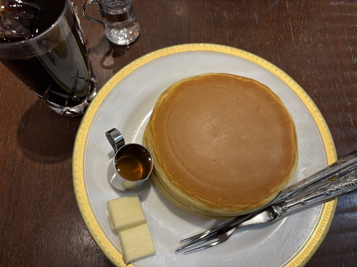 WorldHammer1010's tweet photo. この時間のカフェ🥞☕️は、女性しかいないおっ😊 https://t.co/xFr7ZhV4TS