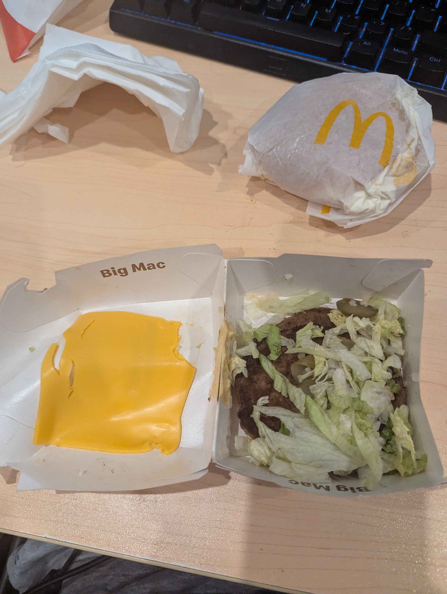 AzusOCE's tweet image. What the actual fuck cunt