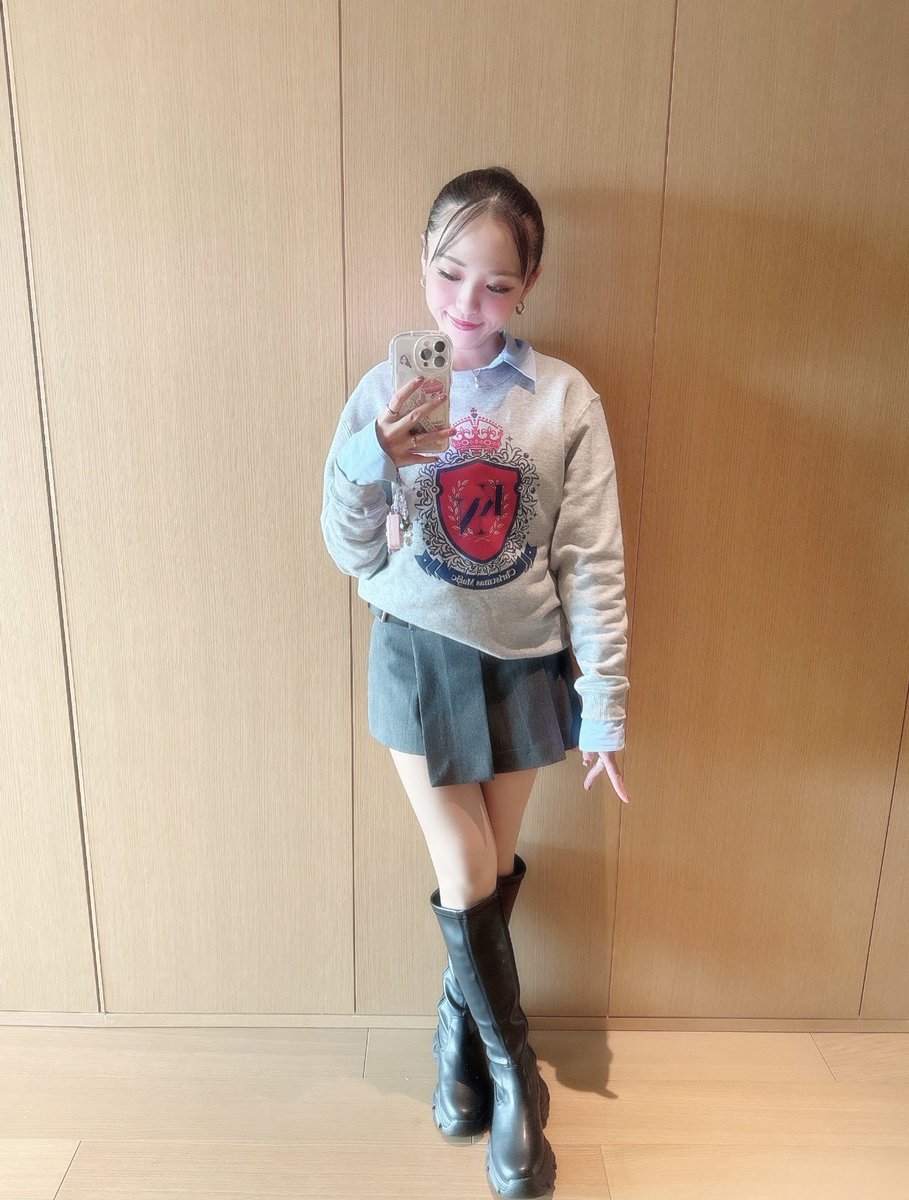 𝑪𝒉𝒓𝒊𝒔𝒕𝒎𝒂𝒔 𝑴𝒂𝒈𝒊𝒄 2日目🎄🎅🩷 今日はグレー🩶髪の毛は