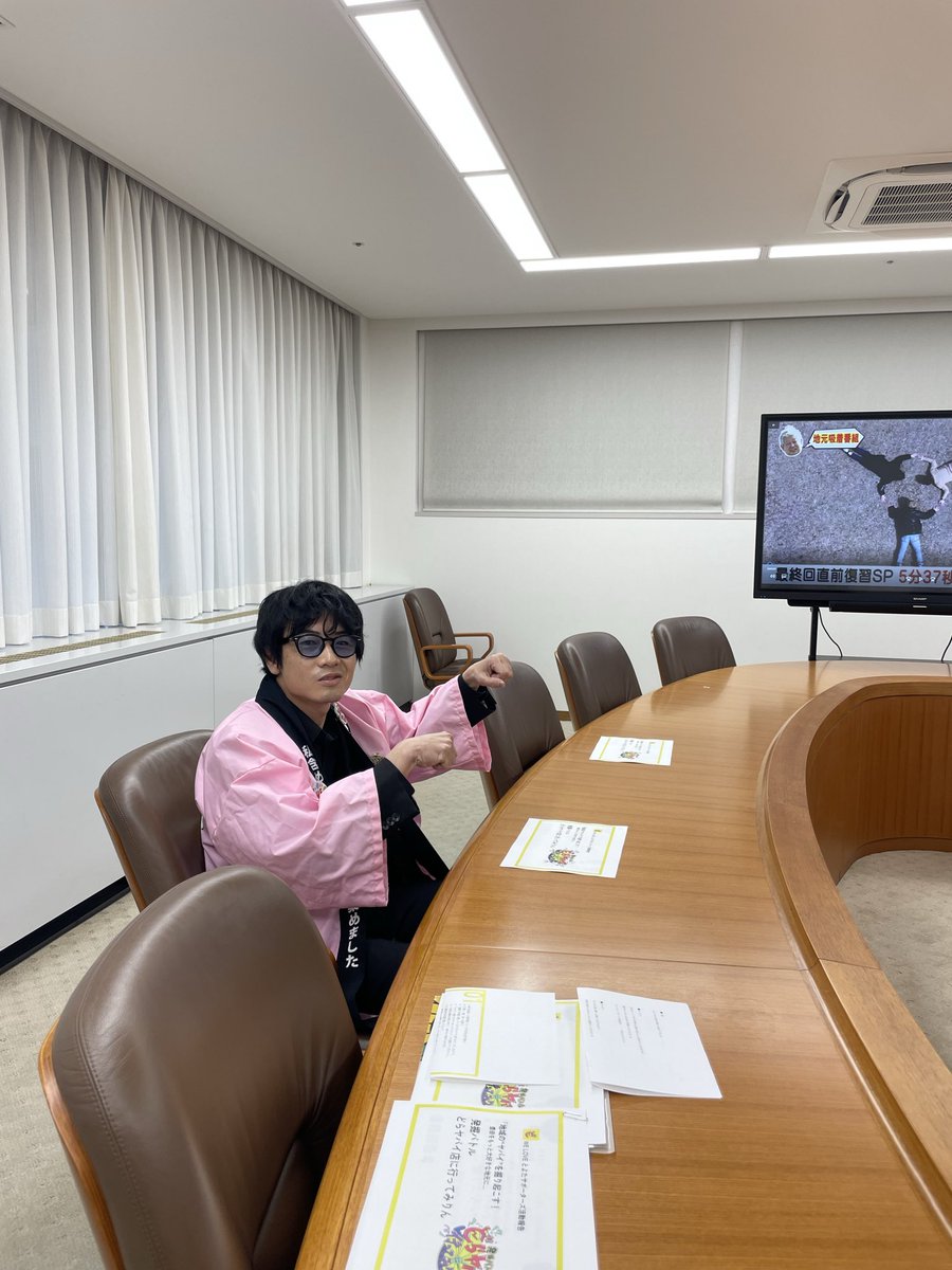ポニーin市役所🥹
不安げですね

 #どらヤバ