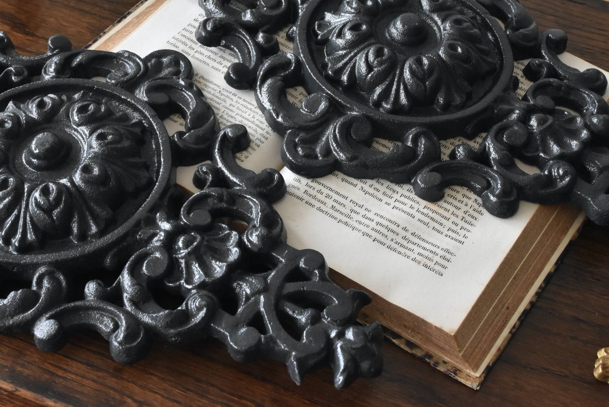 △重厚なデザインでパッと目を惹くフランスの鋳物製オブジェを2点追加