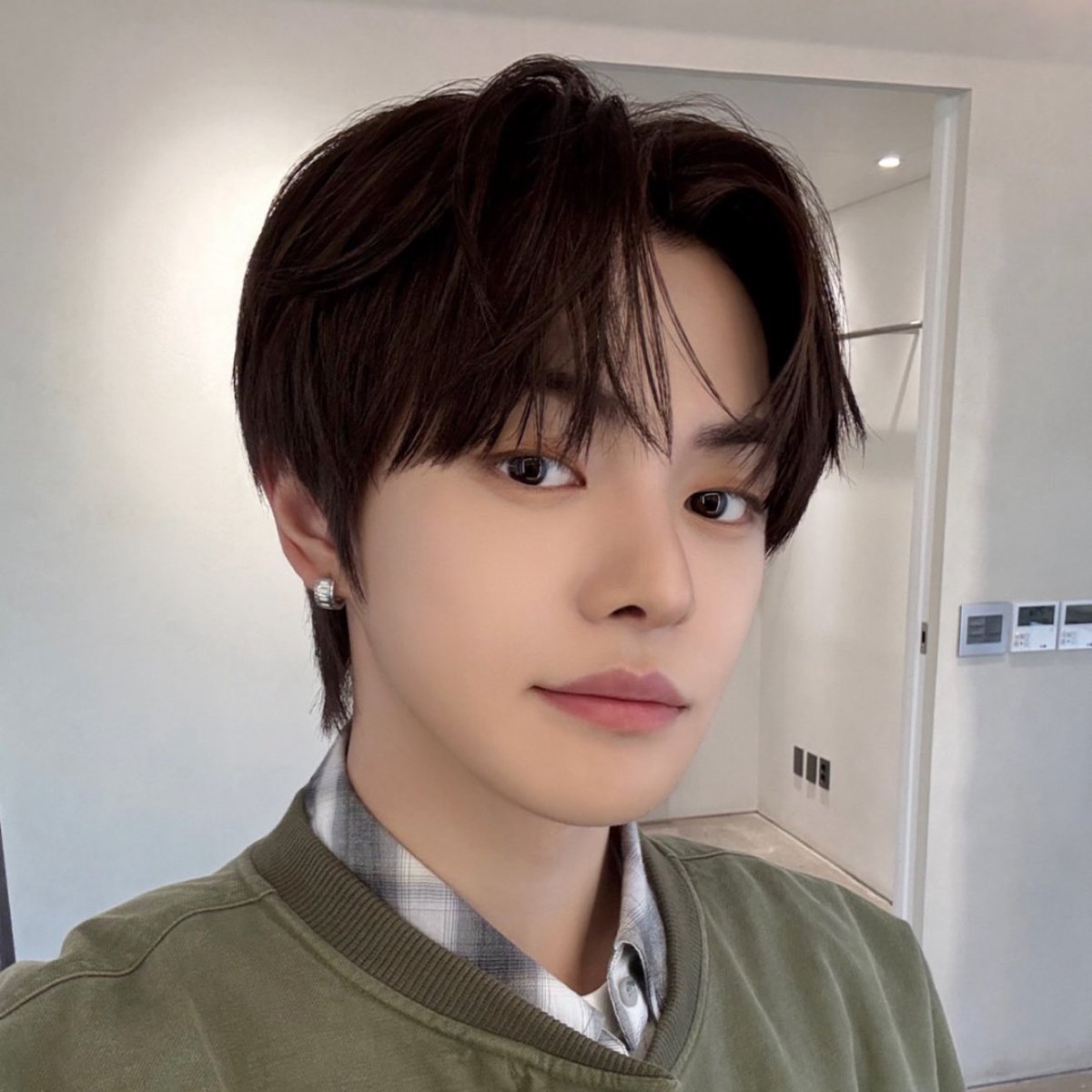 leo archive tweet media