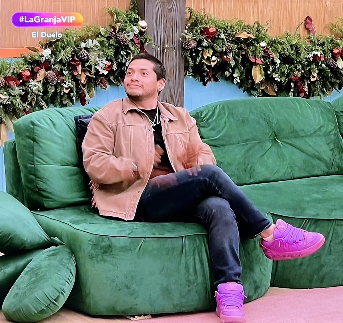Ozwaldini's tweet photo. Si Eleazar hubiera sido el que hubiera pateado a los animales como lo hicieron la Bea, el mueble y el patrón…

Adal Ramones y la producción de #LaGranjaVIP no hubieran dudado ni un segundo en evidenciarlo.

Con todo respeto chinguen a su madre. https://t.co/cUavK9g9af