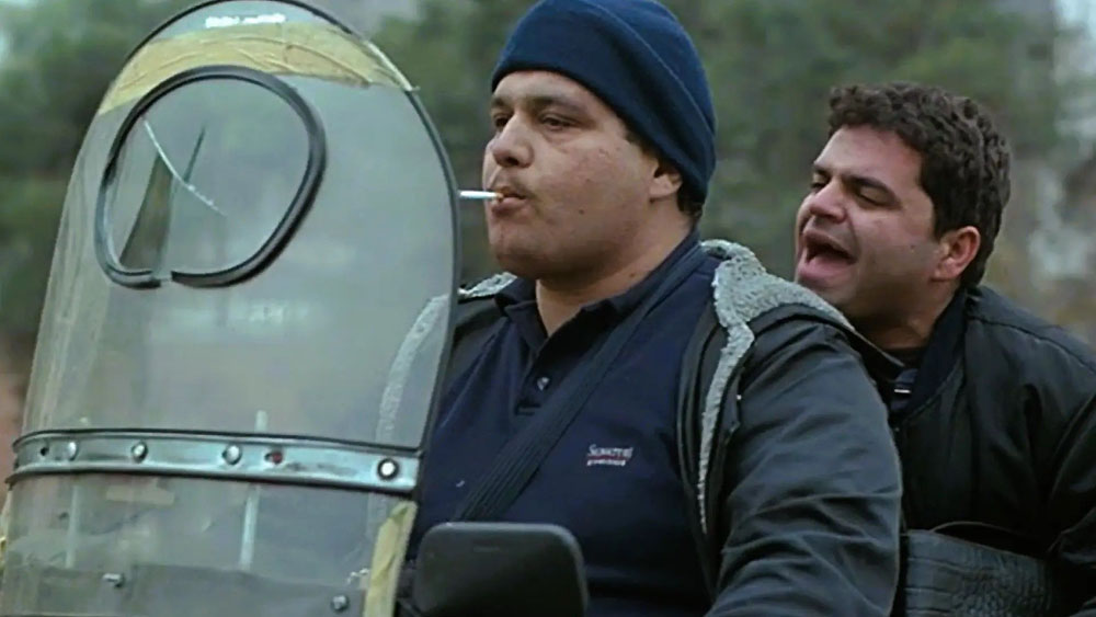 Para Jafar Panahi, el sentimiento predominante en la película es el anhelo de respeto, que puede ser tan fuerte que la gente muere de vergüenza si no lo recibe.
Escribe Francisco Nieto.
encadenados.org/criticas/crims…