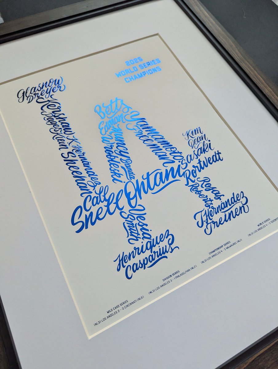 markserrano416's tweet image. 2 teams, 2 very different lettering approaches.

The Blue Jays piece leans into Fillmore-inspired lettering, using the type itself to fill the composition.

Dodgers: I pulled inspiration from the classic Dodgers wordmark &amp;amp; 
Mr. Cartoon’s Chicano-influenced lettering script.