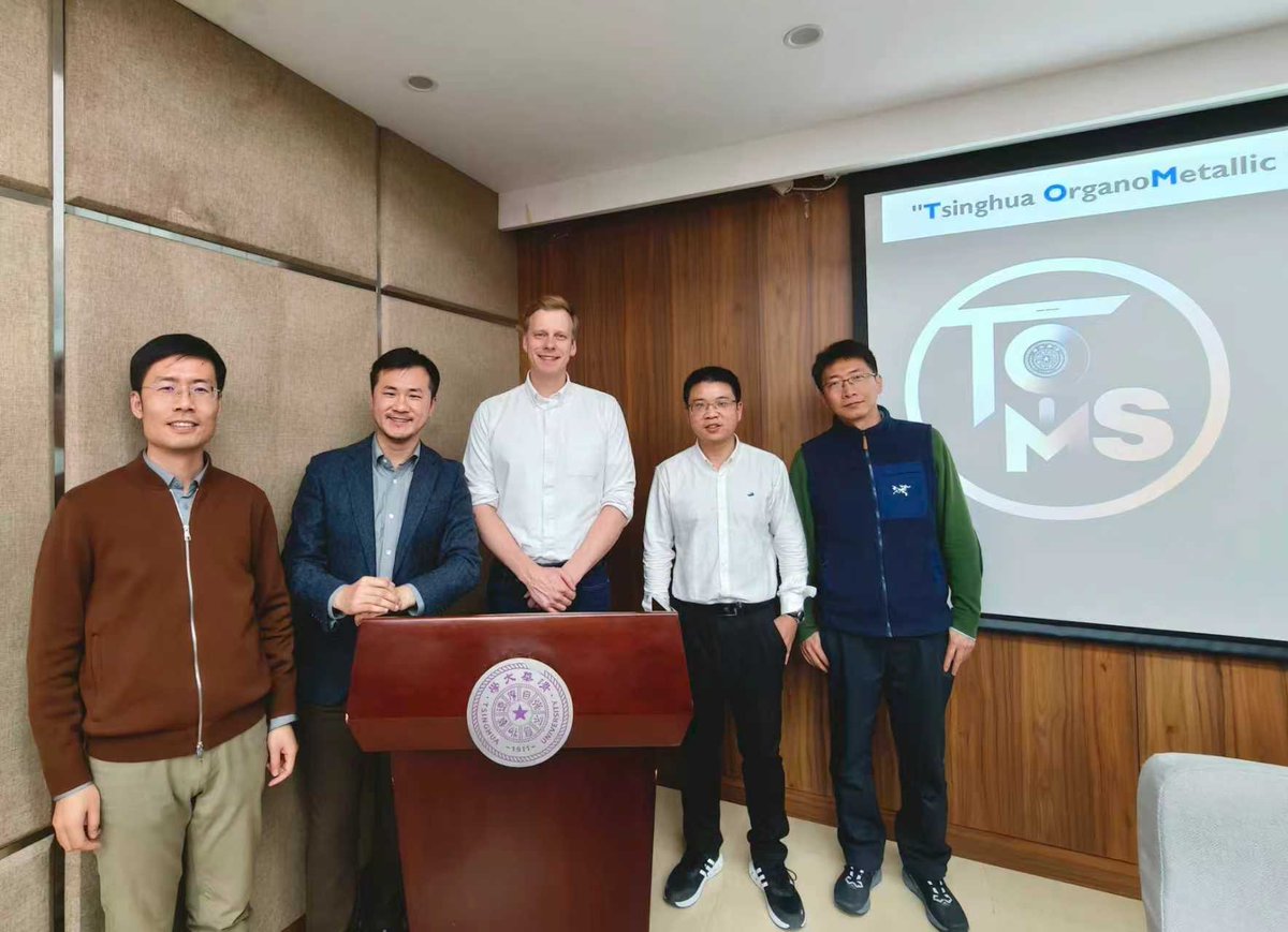 BroereDaniel's tweet photo. It was a pleasure to learn more about the  great chemistry being done in Beijing, and to share some of ours! Very greatful to the excellent hosting by Prof. @hattoriheji from @Tsinghua_Uni and Prof.  QiQiang Wang from ICCAS, Beijing. 😊 https://t.co/HjkmLIXM5S