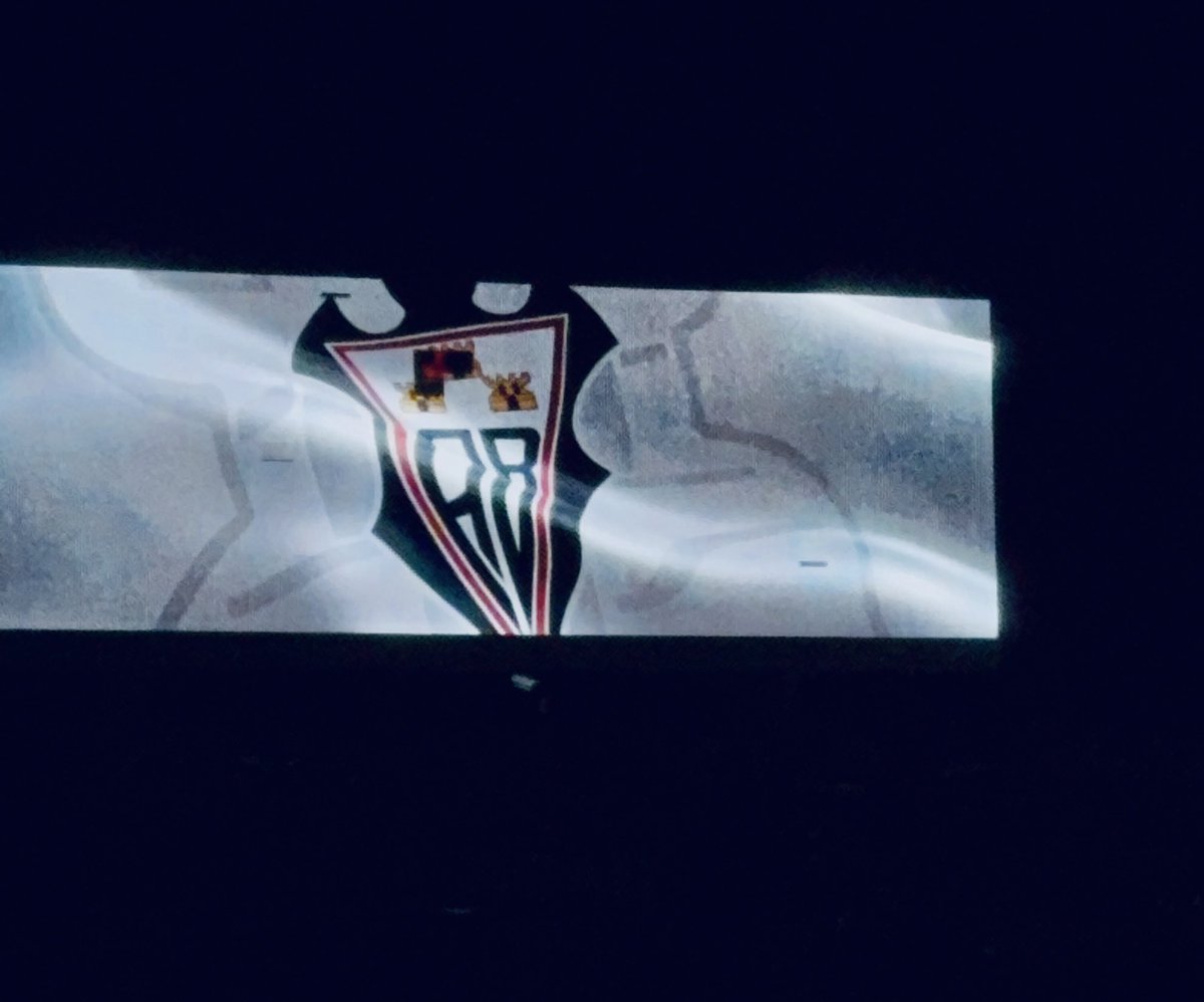 InmaTeruelC's tweet photo. ¡Dejadnos soñar! 🦇🤍 🏆 

@AlbaceteBPSAD 

#albacete #carlosbelmonte #aupaalba #copadelrey #football #instapic #instamood #love #diciembre #albacetecelta https://t.co/VucQcAWJ1O