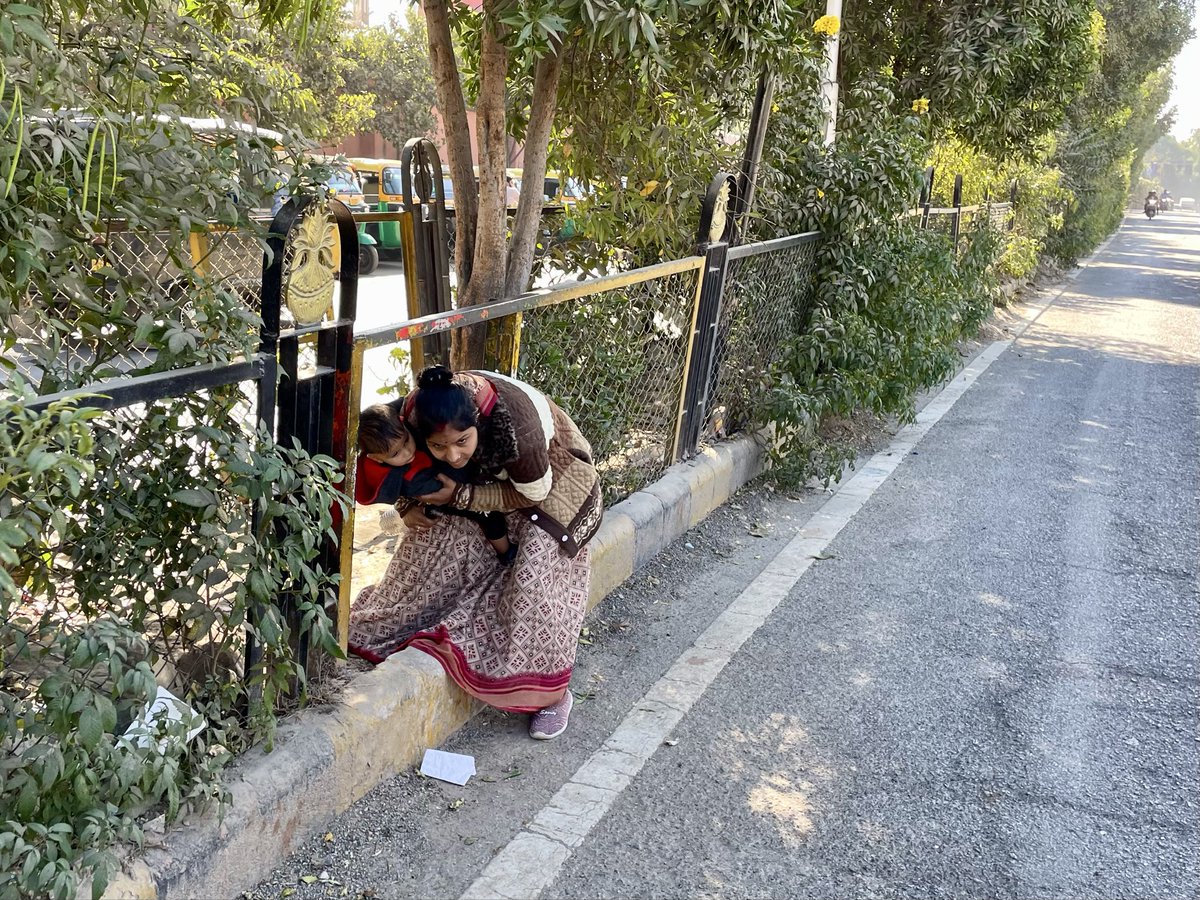 chriskost's tweet photo. The arrival experience in Udaipur:
❌ No pedestrian crossing outside the train station
❌ No footpaths

And the government is busy building an elevated highway through the city centre. 🤦‍♂️ https://t.co/45IzTP1lgB