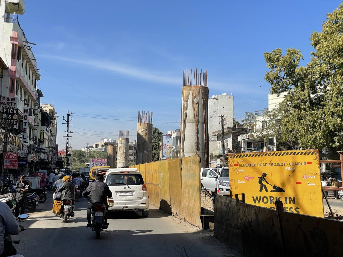 chriskost's tweet photo. The arrival experience in Udaipur:
❌ No pedestrian crossing outside the train station
❌ No footpaths

And the government is busy building an elevated highway through the city centre. 🤦‍♂️ https://t.co/45IzTP1lgB